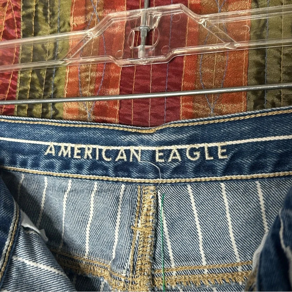 American Eagle Pinstripes Denim High Rise Mom Jeans size 8 - Picture 3 of 7